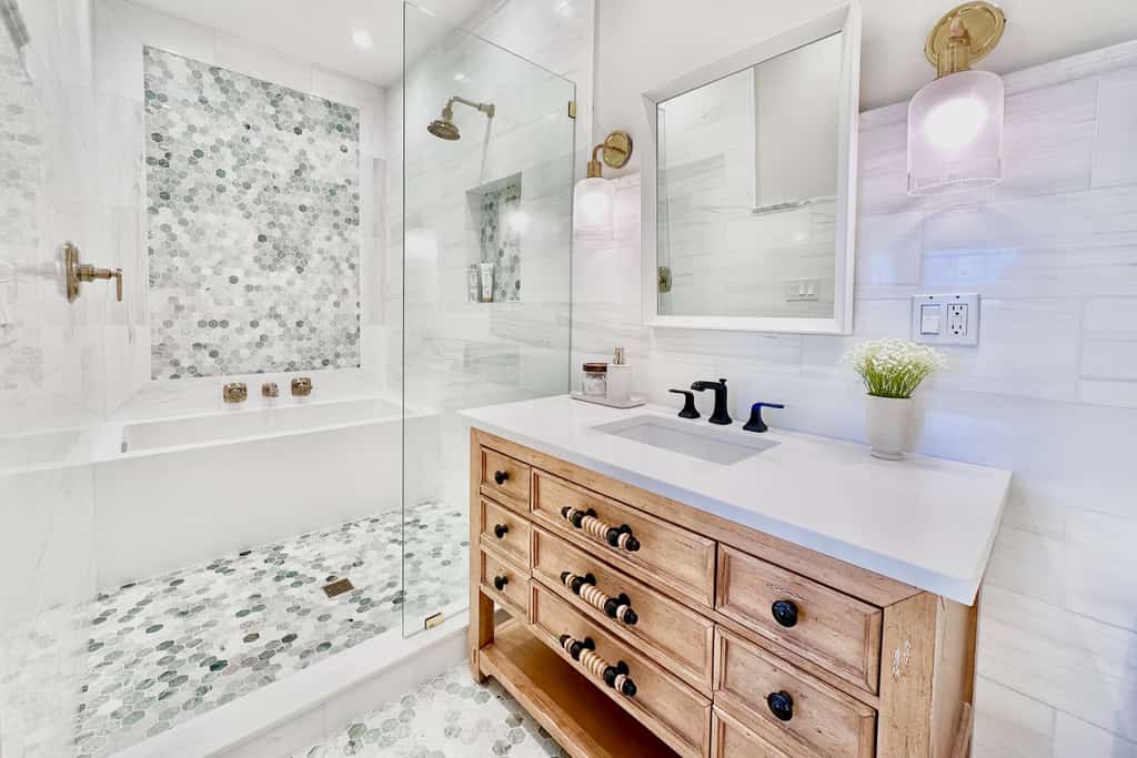 Steps From Oceanfront. Luxury Bath & Kitchen. Nat'l Seashore & Lighthouse Views