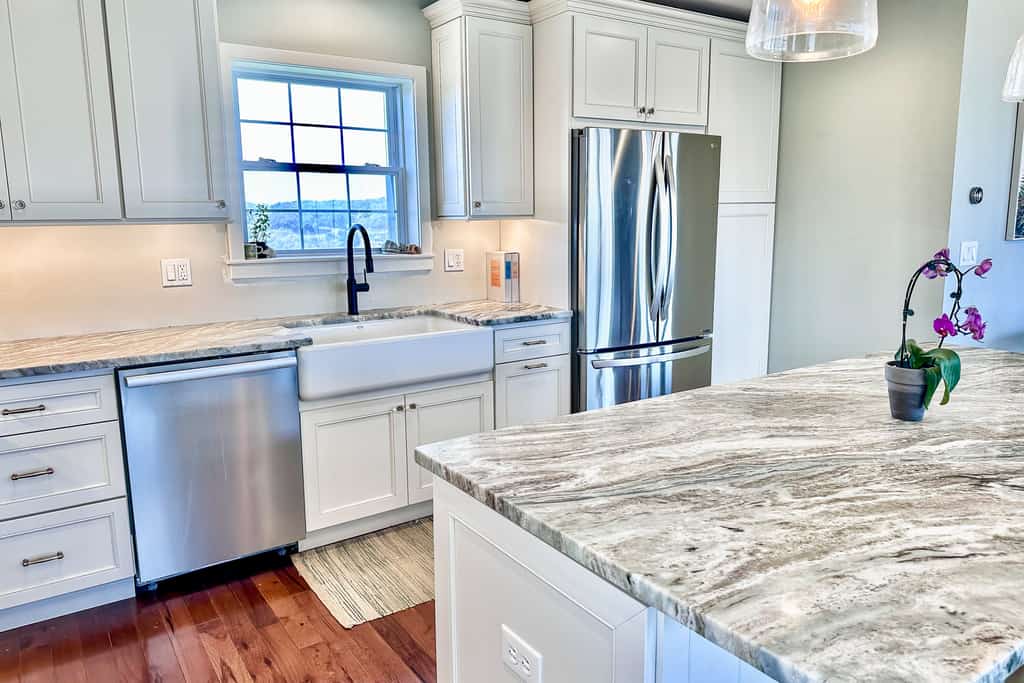 Steps From Oceanfront. Luxury Bath & Kitchen. Nat'l Seashore & Lighthouse Views