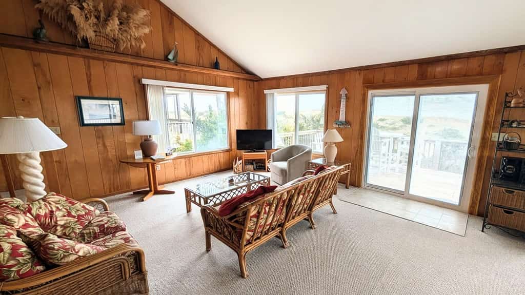 Beach Adventures 463: Oceanfront, direct beach access, views