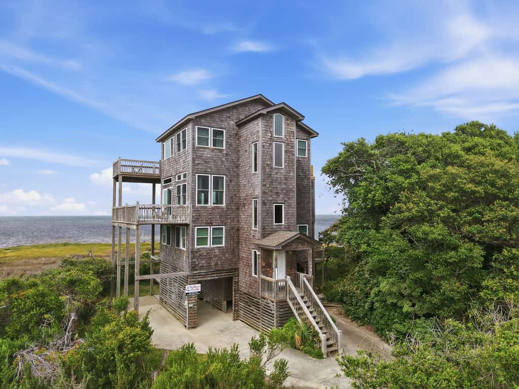 Waterfront House w/ Sound View, Shared Pool, Private W/D, Private Hot Tub