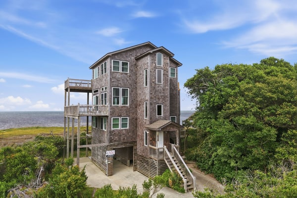 Waterfront House w/ Sound View, Shared Pool, Private W/D, Private Hot Tub