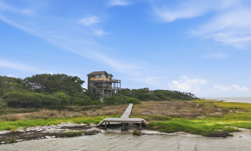 Waterfront House w/ Sound View, Shared Pool, Private W/D, Private Hot Tub