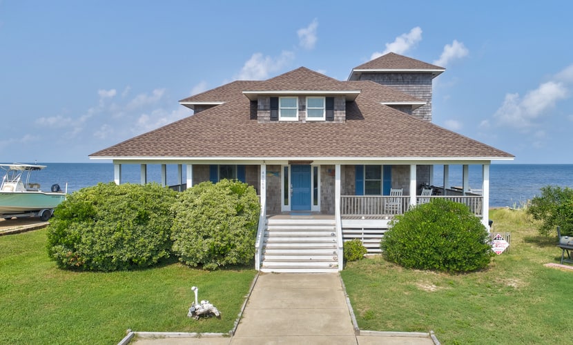 Reel Living #3-AV: Dog-Friendly, Waterfront Home, Hot Tub
