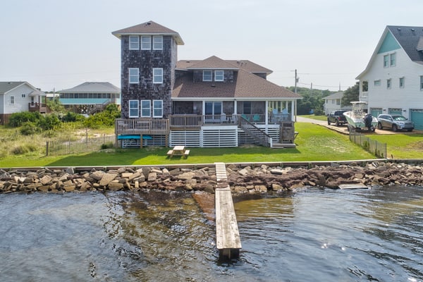 Reel Living #3-AV: Dog-Friendly, Waterfront Home, Hot Tub