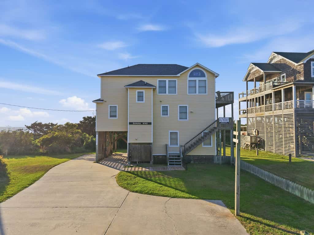 Soundfront house with private dock, hot tub, WiFi, & beautiful views