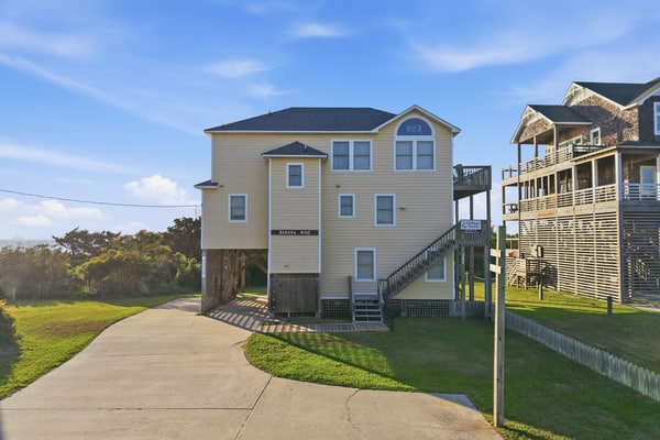Soundfront house with private dock, hot tub, WiFi, & beautiful views