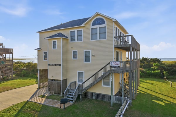 Soundfront house with private dock, hot tub, WiFi, & beautiful views