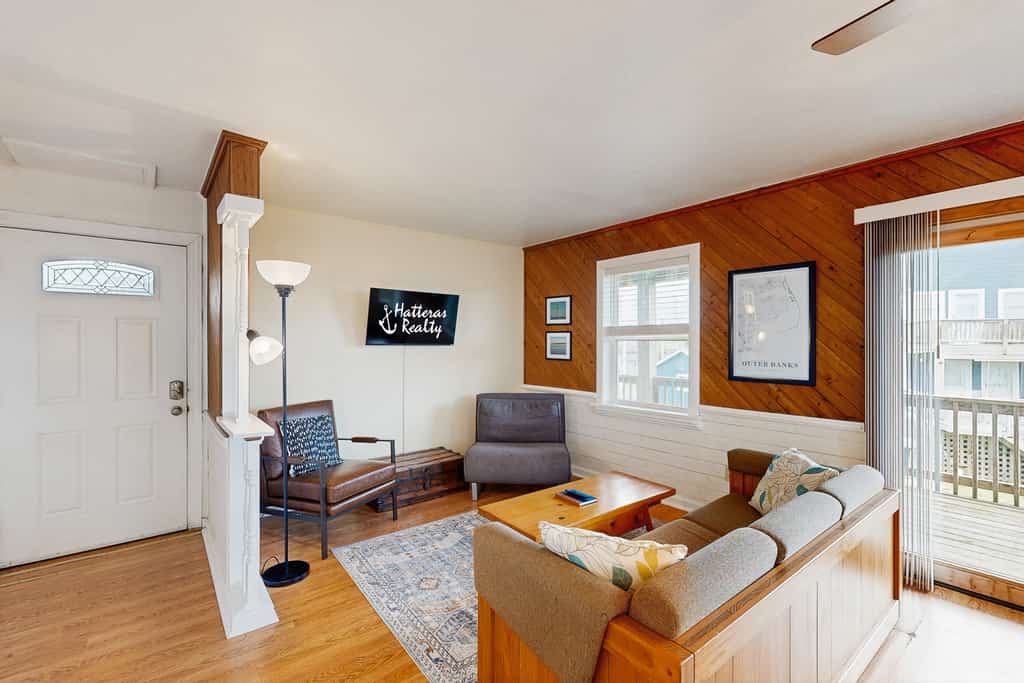 Tarpon Drive Hideaway A: Dog-friendly duplex w/balcony
