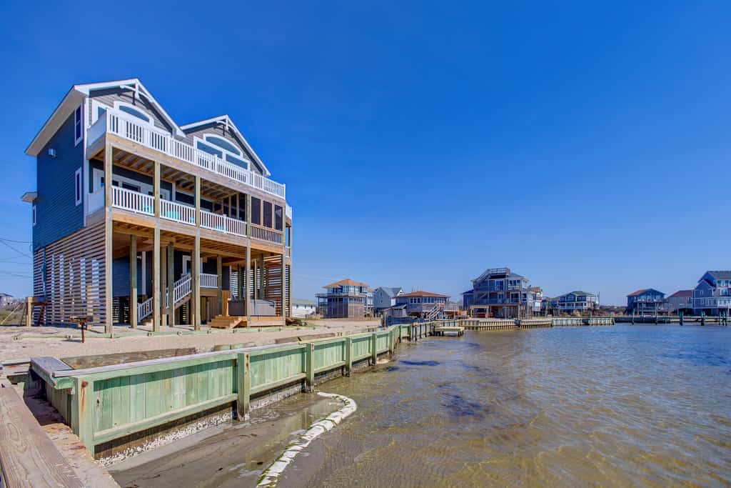 Waterfront home w/ private dock, hot tub, charcoal grill,  A/C, multiple decks