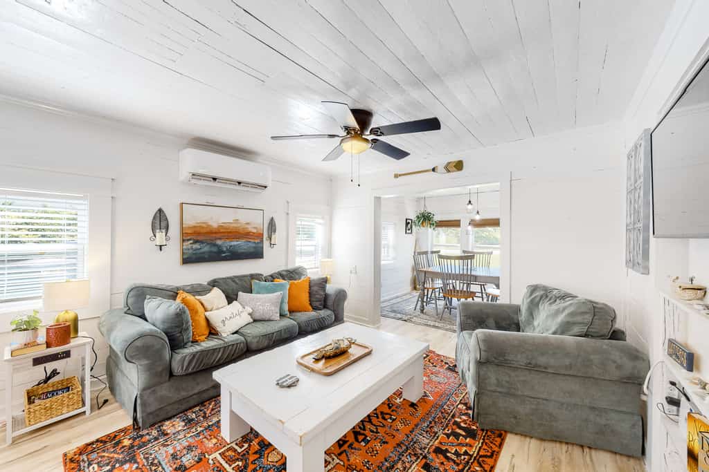 Dog-friendly home with washer/dryer & free WiFi - 3 miles from beach access