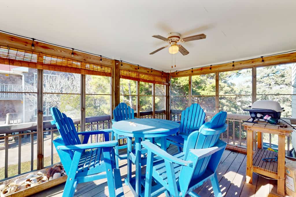 2-story beach cottage with private patio, screened balcony, AC, & W/D