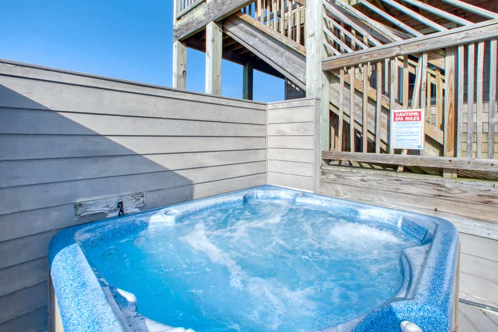 3-story Pet friendly home with private outdoor pool, hot tub, pool table, & elevator