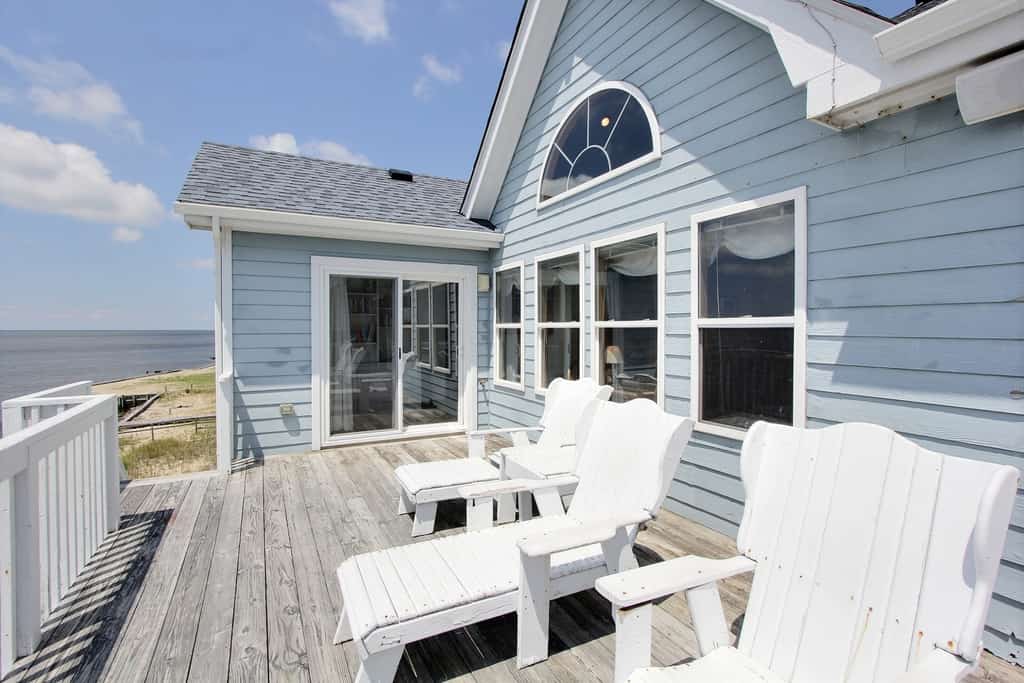 Waterfront Home w/ Private Hot Tub, Fireplace, AC, Washer/Dryer & Shared Pool