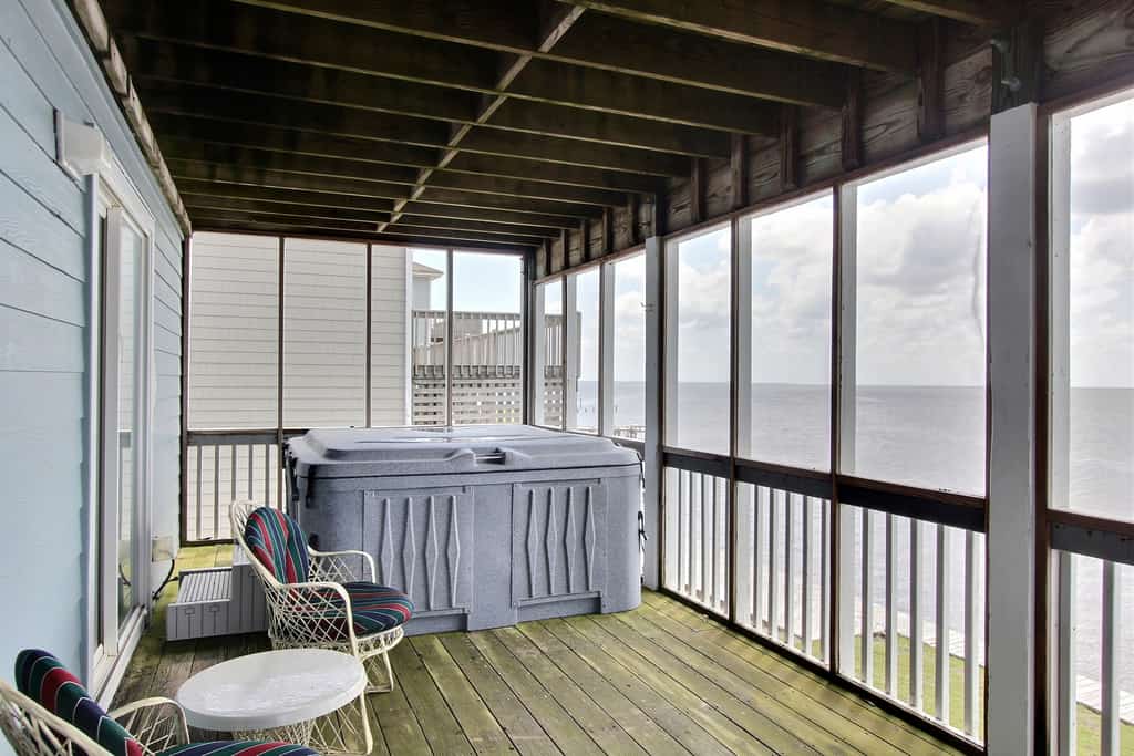 Waterfront Home w/ Private Hot Tub, Fireplace, AC, Washer/Dryer & Shared Pool