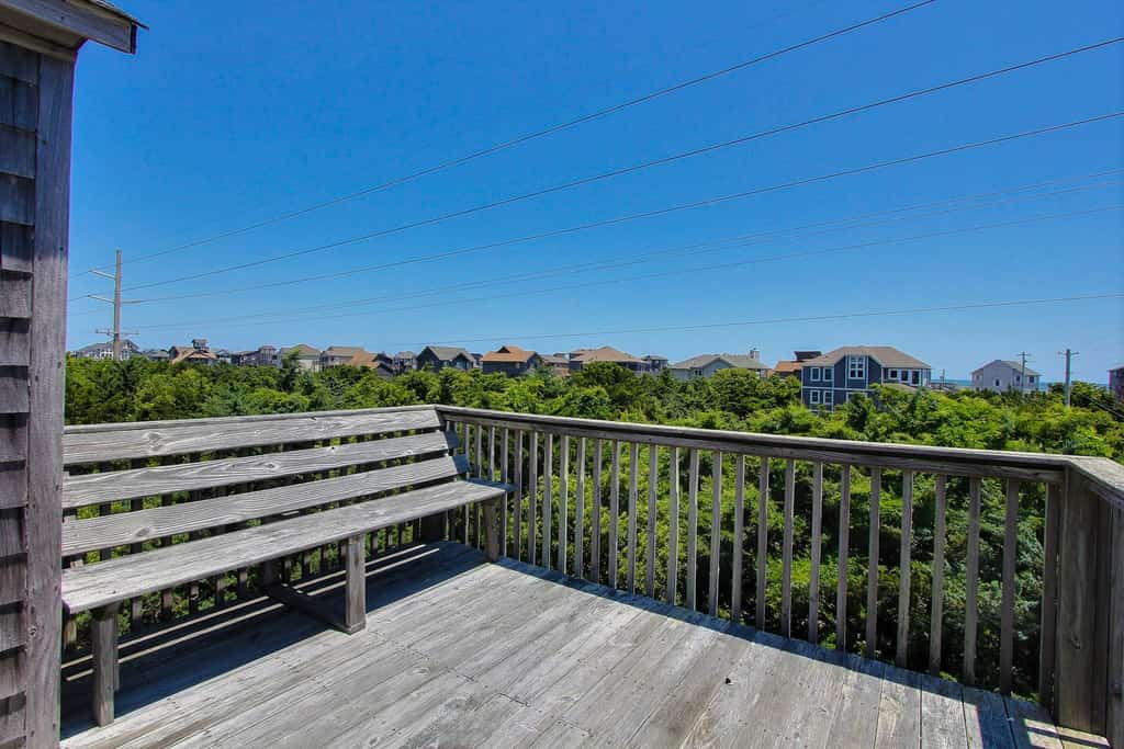 Classic, Dog-Friendly Home w/ AC, Shared Pool, High-Speed WiFi - Steps to Beach