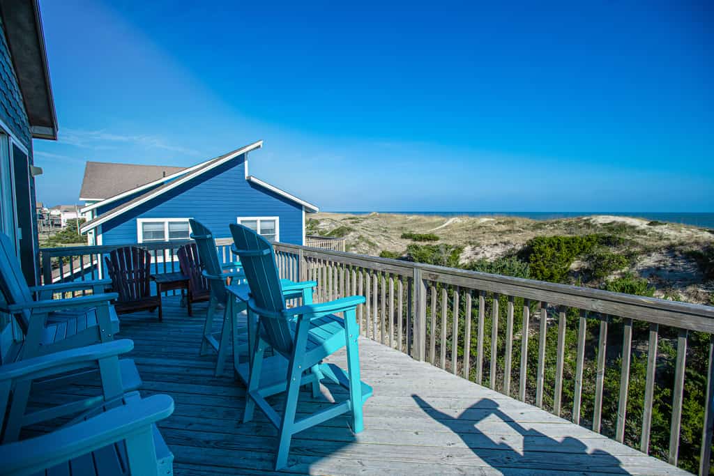 Oceanfront, dog-friendly house w/ WiFi, shared pool, AC, ocean view