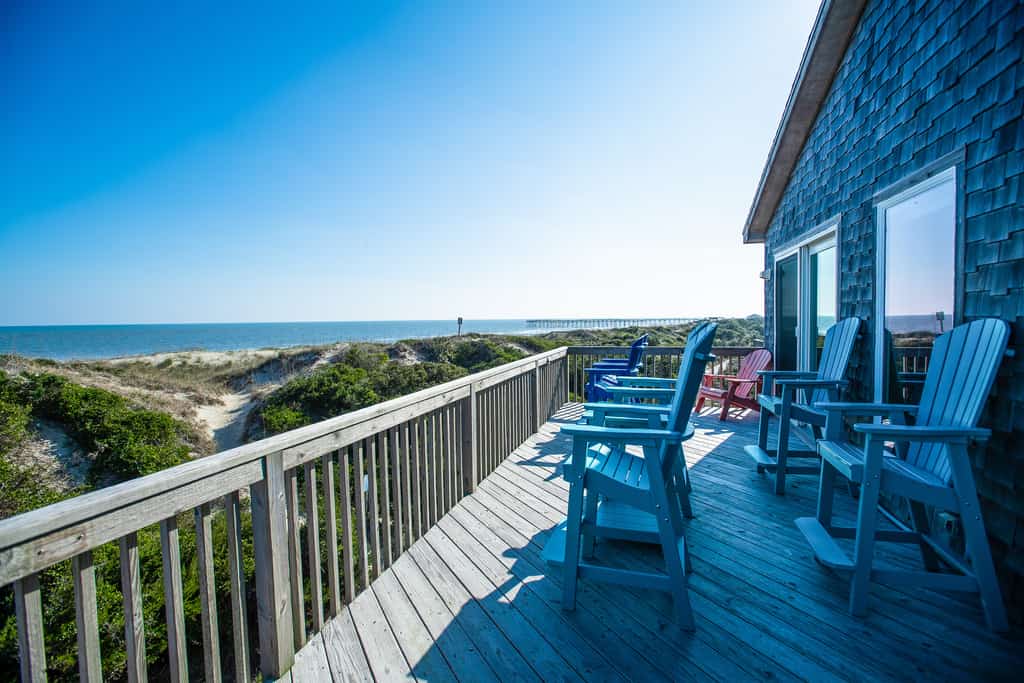 Oceanfront, dog-friendly house w/ WiFi, shared pool, AC, ocean view