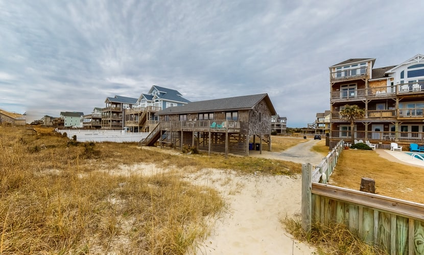 Oceanfront, Dog-Friendly House w/ Free WiFi, Central AC, Private W/D, Ocean View