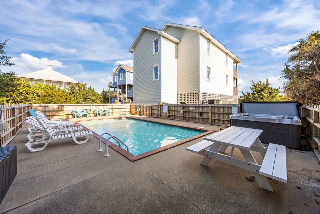 Dog-friendly home with private pool, hot tub, fast WiFi & AC