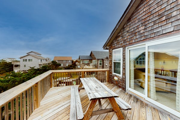 Lovely home with private pool, decks, amazing ocean view, & W/D