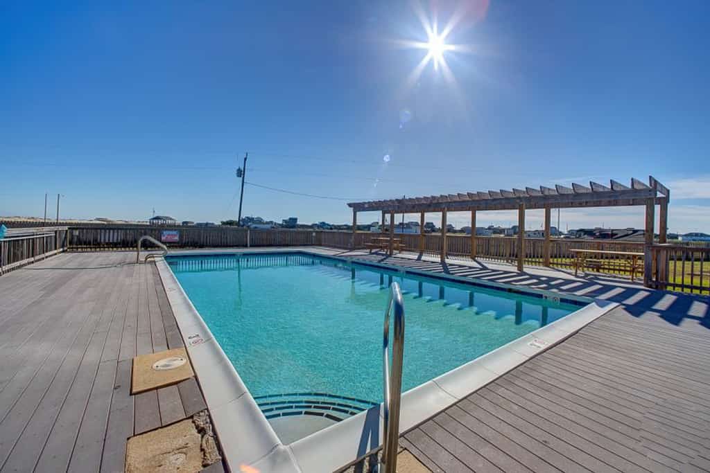 Beautiful getaway in Oceanfront complex with pool, free WiFi, WD, & central AC