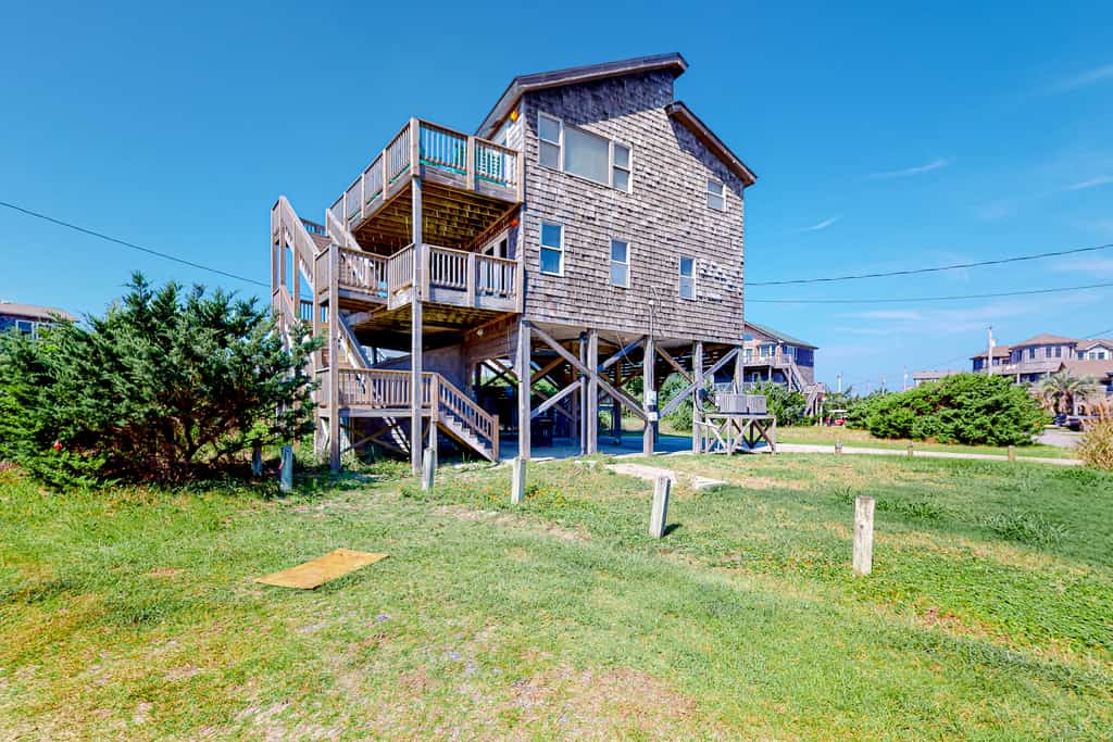 Modern semi-oceanfront beach house with private hot tub - steps to sand, dogs OK