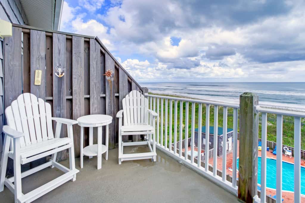 Wonderful home in beachfront complex with pool & hot tub, central AC & deck