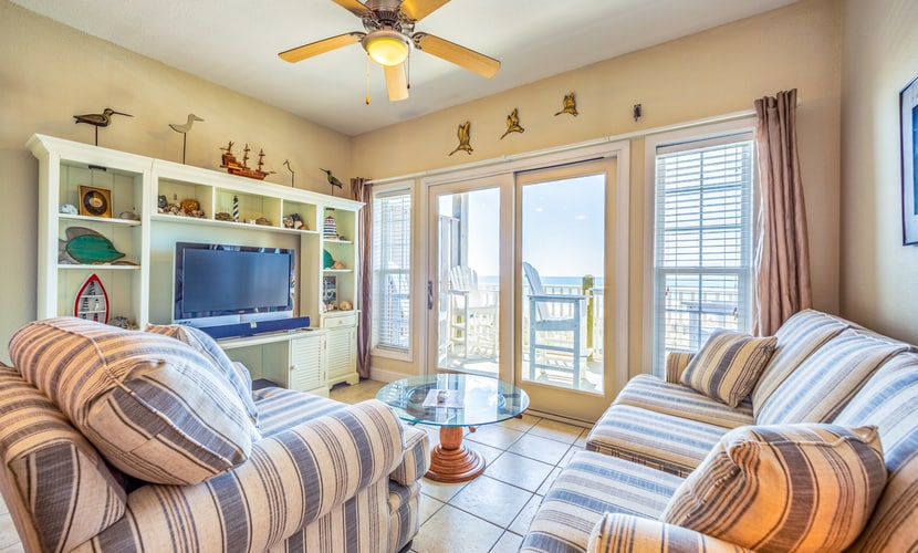 Lovely home in oceanfront location with central AC, access to pool/hot tub
