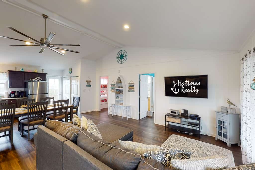 Twin Tides #14-AC: Semi-Oceanfront, Dog-Friendly, Shared Pool, Hot Tub