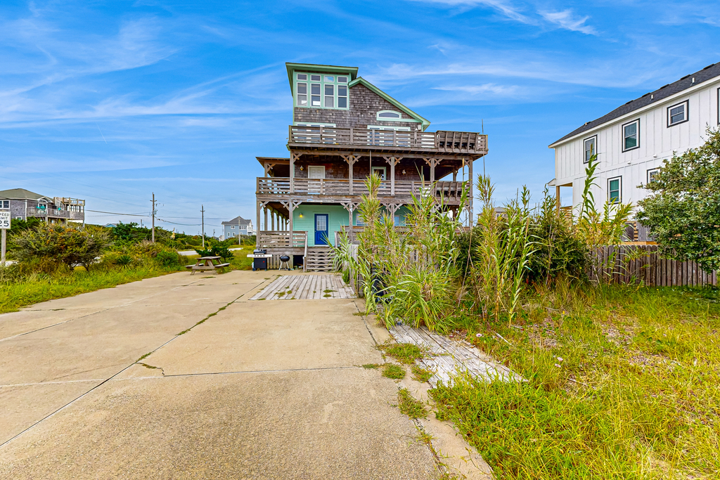 BX460 Hatteras Station