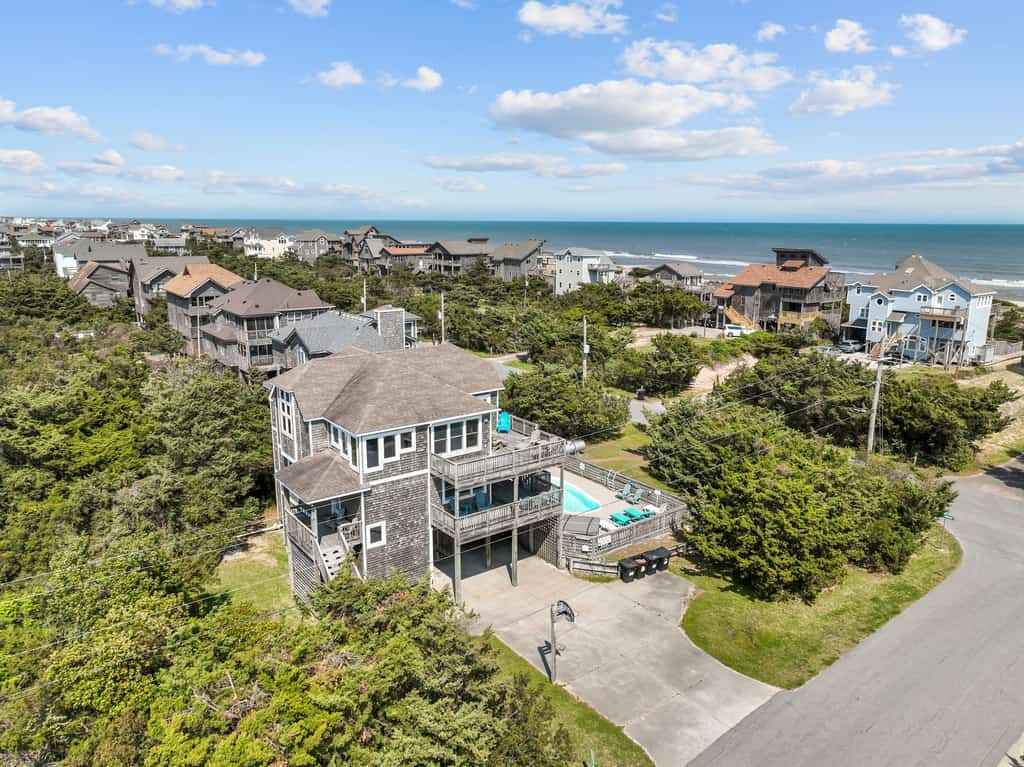 Charming home with ocean view, private pool, hot tub - 1-minute walk to beach