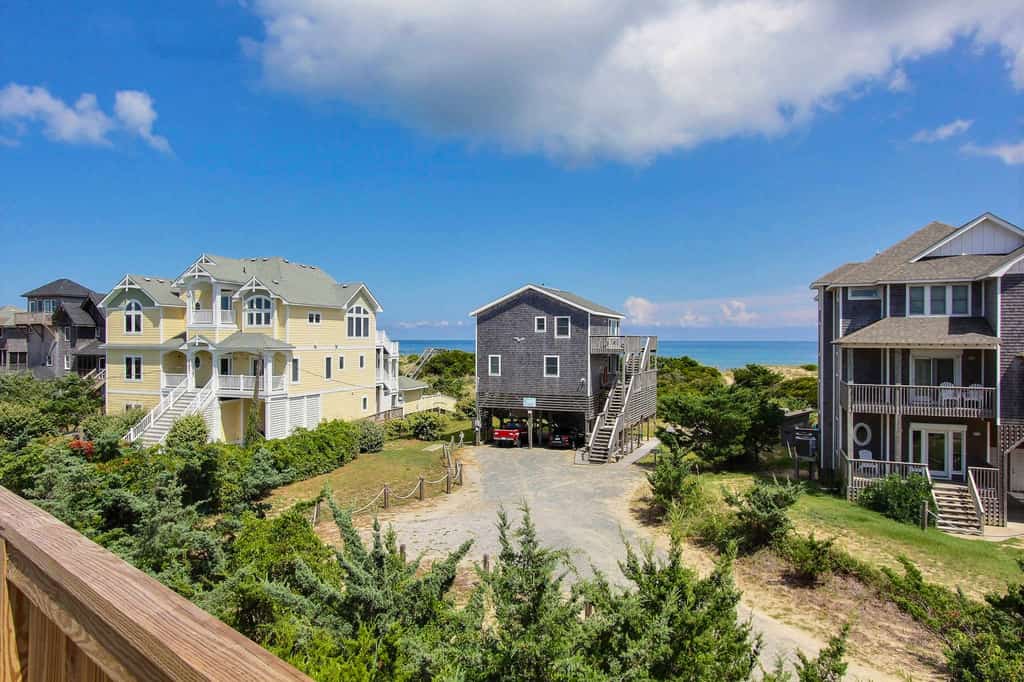 Dog-friendly 4 bedroom house w/private hot tub, WiFi, AC, and ocean views