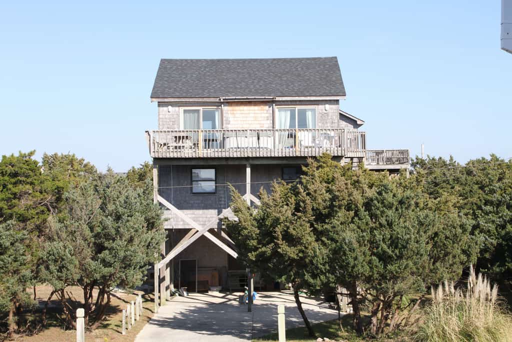 Fun home with ocean view, washer/dryer, outdoor pool access, and private hot tub