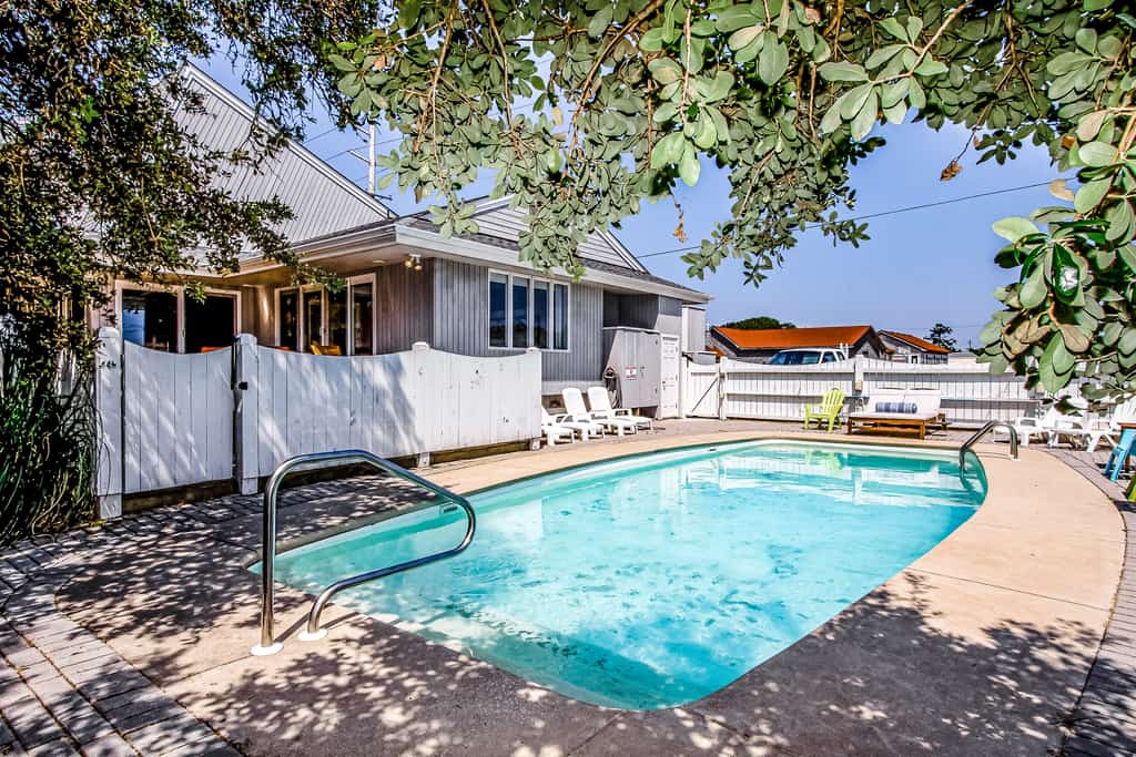 Exquisite home with private hot tub, game room, & central AC