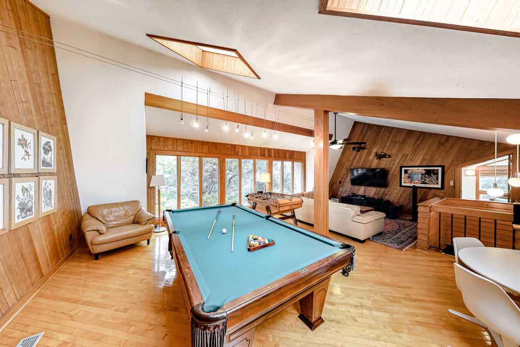 Exquisite home with private hot tub, game room, & central AC