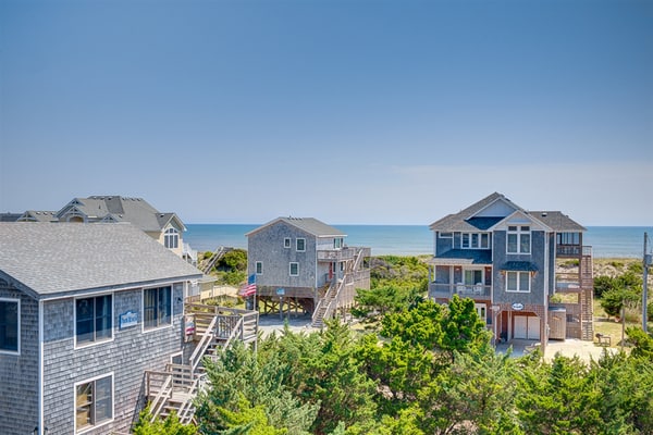 Pelican Watch: Ocean-side, outdoor pool, private hot tub