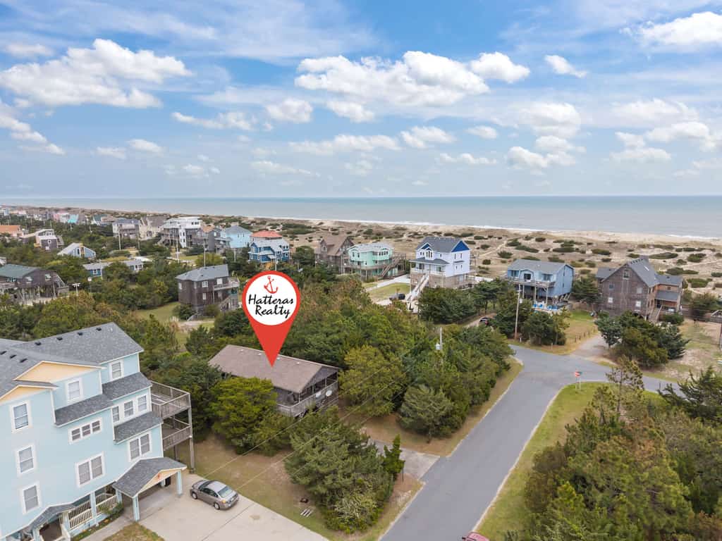 ocean-side vacation gem steps to beach w/central AC, WiFi, balcony, washer/dryer