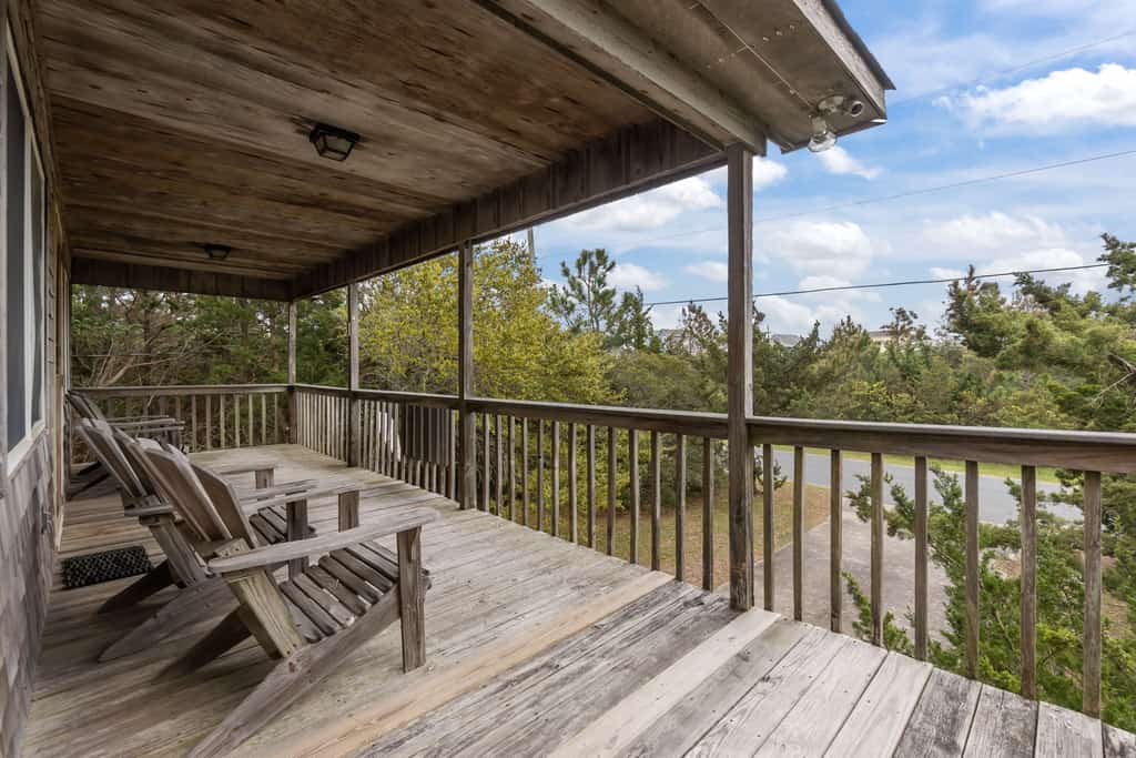 ocean-side vacation gem steps to beach w/central AC, WiFi, balcony, washer/dryer