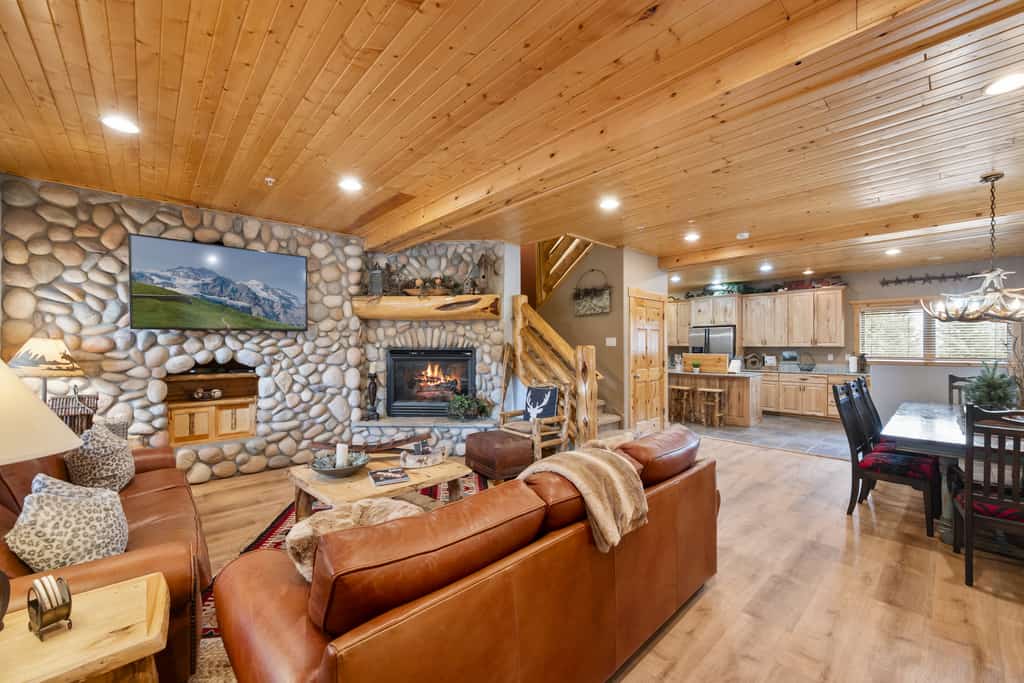 Timberwolf Canyons Village, 3BR, sleeps 6, hot tub