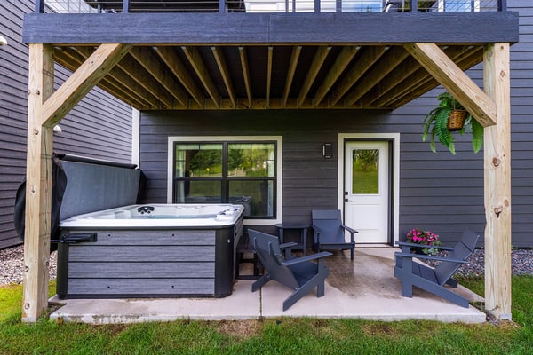 RiverWest Escape- Hot Tub - Sauna - Dog Friendly