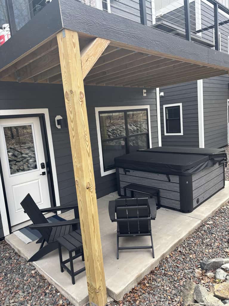 RiverWest Nordic Nest-Hot Tub-Sauna-Dogs