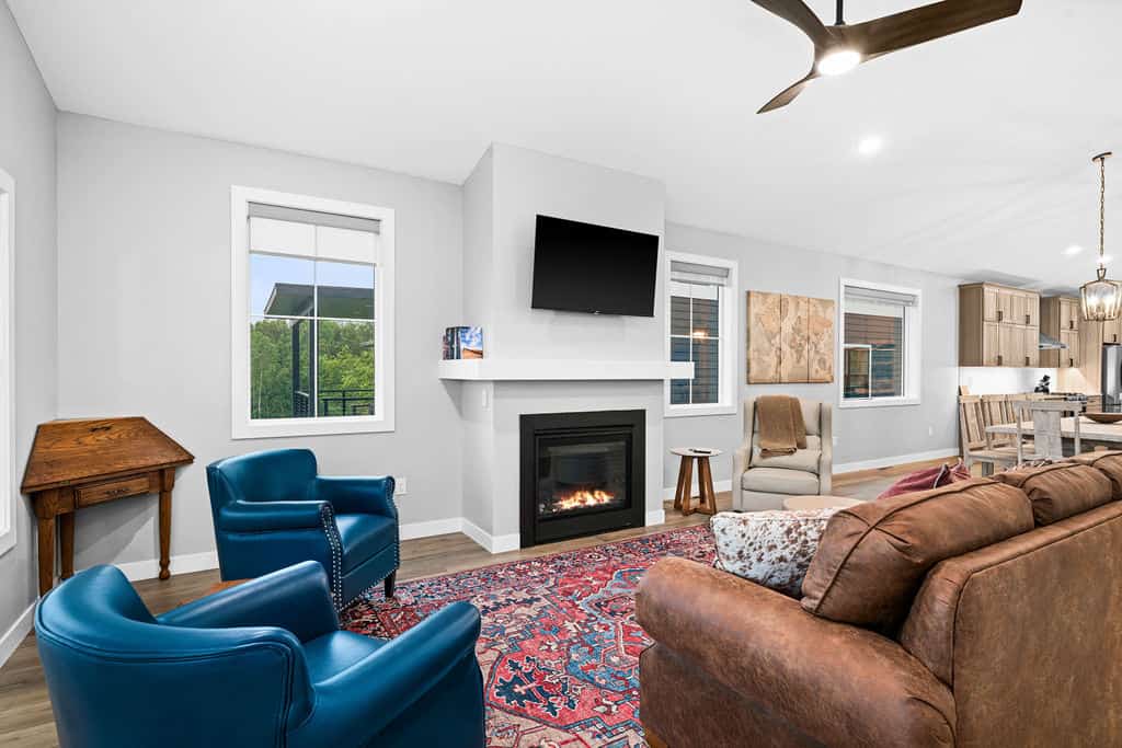 RiverWest Superior Chalet - River Front - Sauna - Dog Friendly