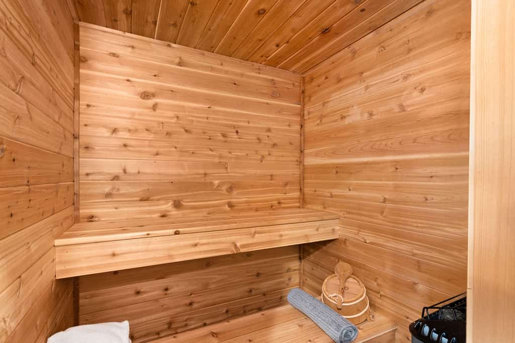 RiverWest Northern Retreat -Hot Tub - Sauna - Dogs Allowed