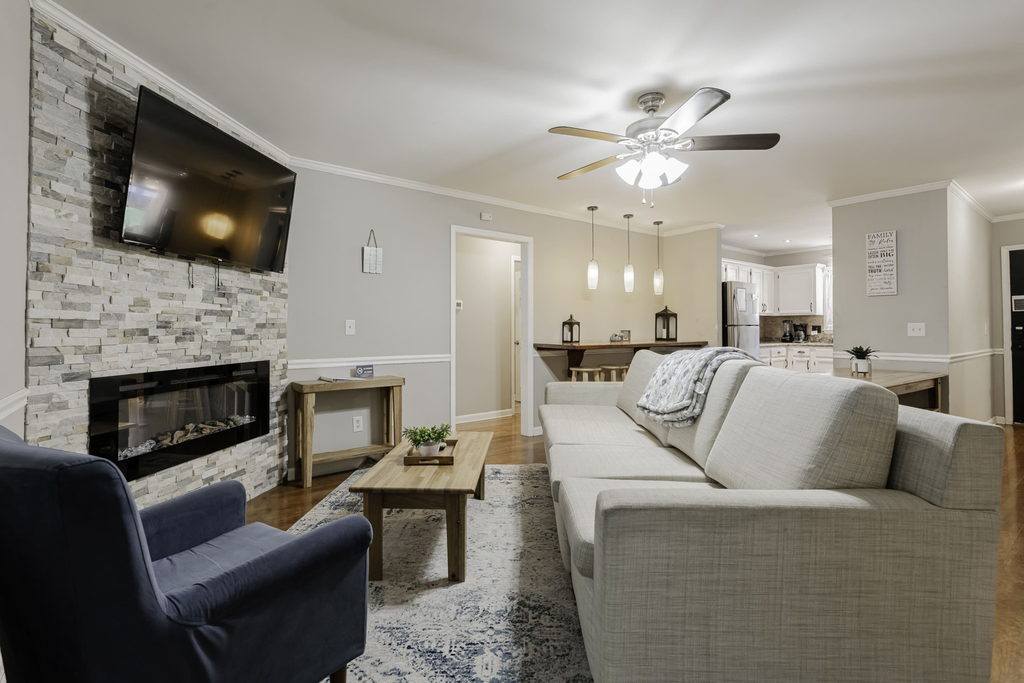 10 Mins to Lake Murray! The Dutch Creek Cottage