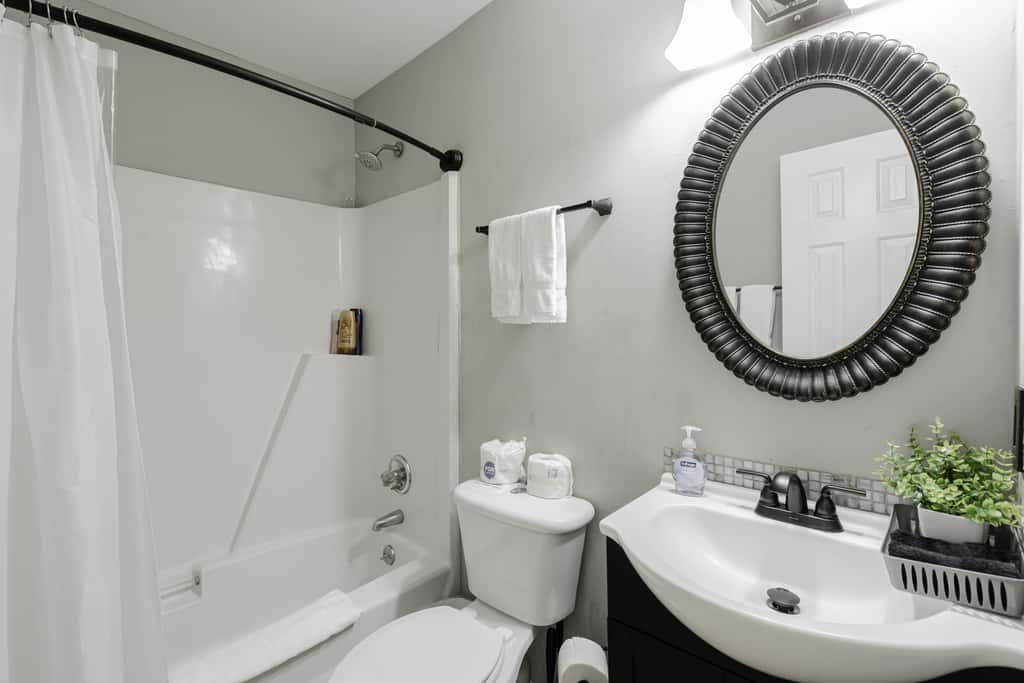 10 Mins to Lake Murray! The Dutch Creek Cottage