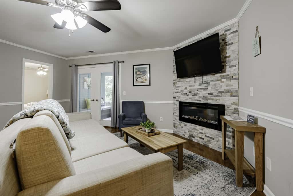 10 Mins to Lake Murray! The Dutch Creek Cottage