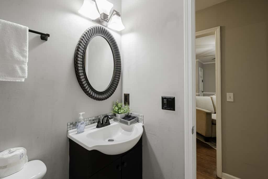 10 Mins to Lake Murray! The Dutch Creek Cottage