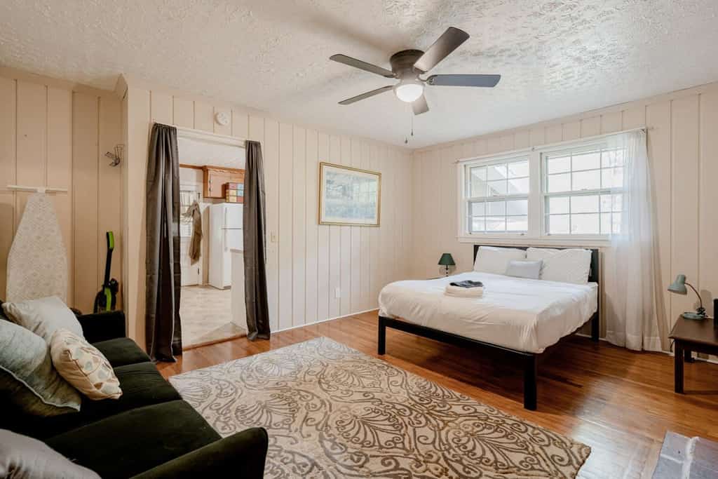 5 mins to Fort Jackson - The Wooded Hilltop Ranch