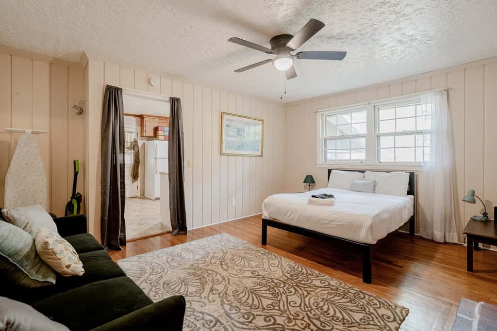 5 mins to Fort Jackson - The Wooded Hilltop Ranch