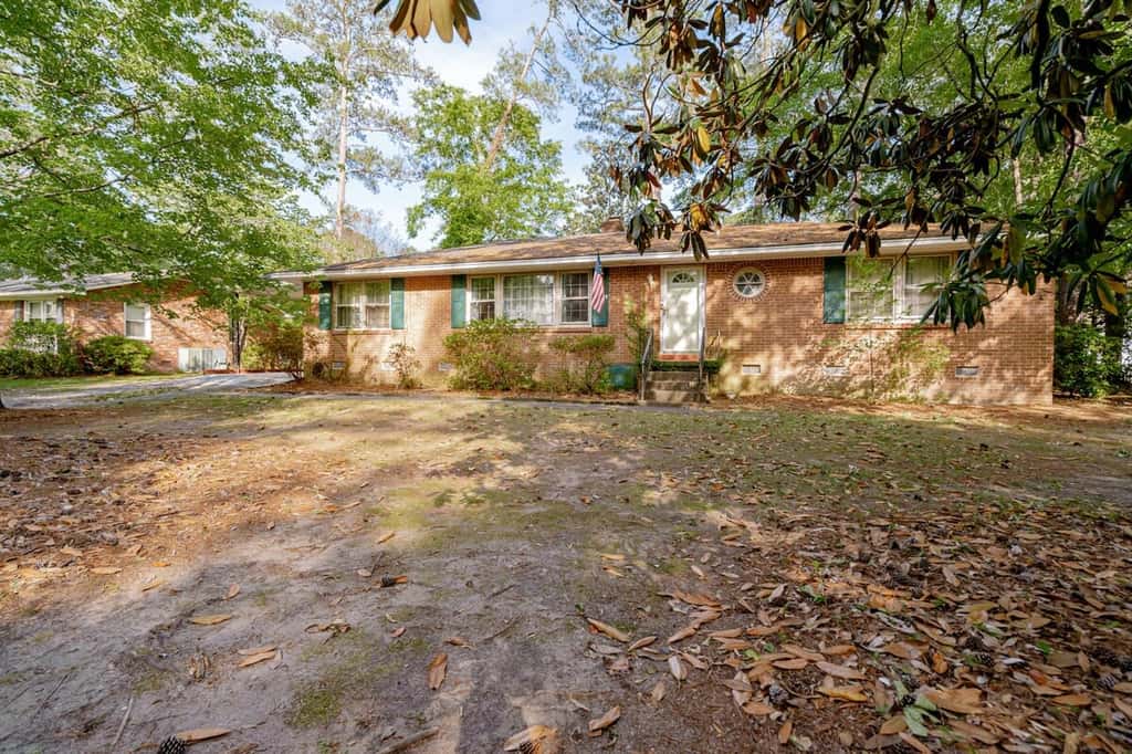 5 mins to Fort Jackson - The Wooded Hilltop Ranch